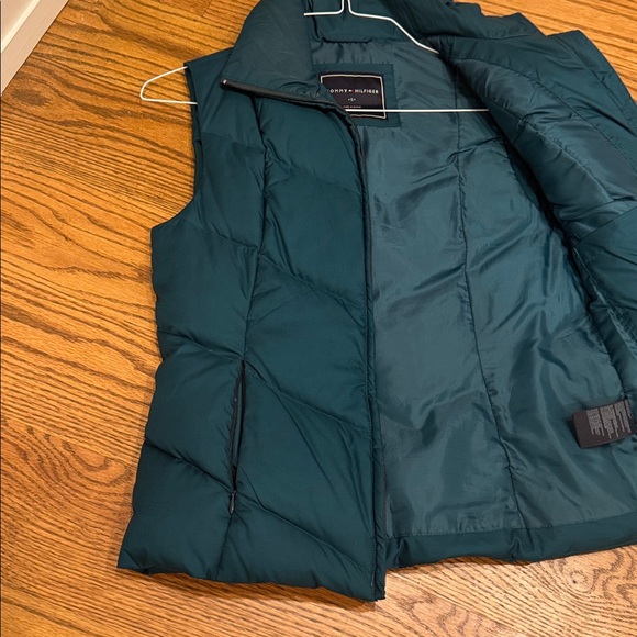 Stunning Tommy Hilfiger teal color size Small puffer vest - Picture 7 of 12